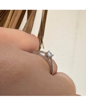 Solitario con Circonita 5A talla Brillante de Plata Ley